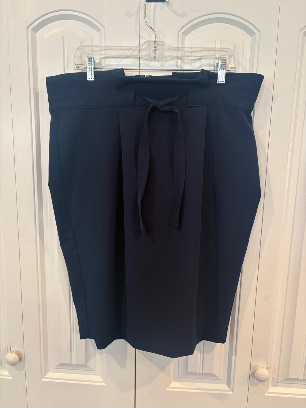 Liz Claiborne navy skirt size 16